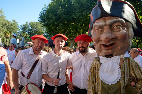 Fotos de la salida de la comparsa de Gigantes y Cabezudos este 10 de julio