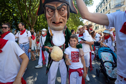 Fotos de la salida de la comparsa de Gigantes y Cabezudos este 10 de julio