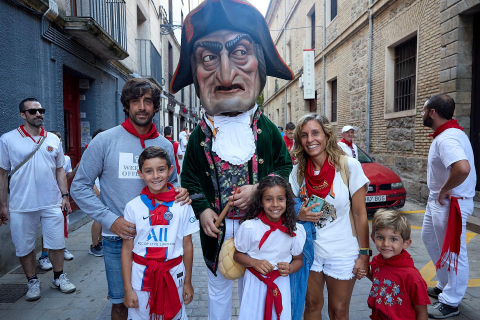 Fotos de la salida de la Comparsa de Gigantes y Cabezudos este 11 de julio.