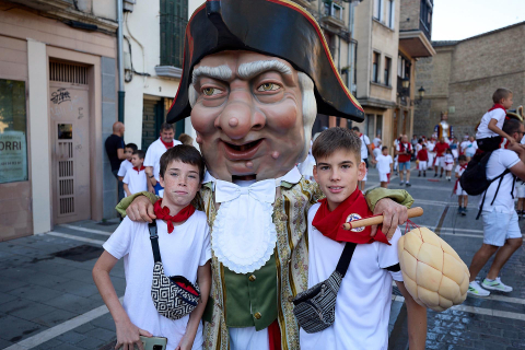 Fotos de la salida de la Comparsa de Gigantes y Cabezudos este 11 de julio.