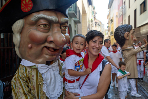 Fotos de la salida de la Comparsa de Gigantes y Cabezudos este 11 de julio.