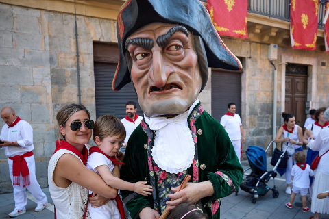 Fotos de la salida de la Comparsa de Gigantes y Cabezudos este 11 de julio.