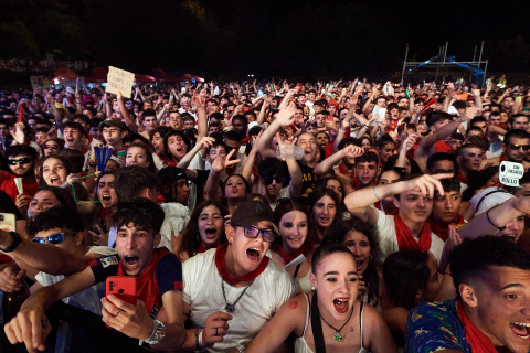 Concierto de Ben Yart y FERNANDOCOSTA en la Plaza de los Fueros