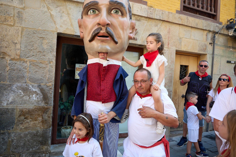 Fotos de la salida de la Comparsa de Gigantes y Cabezudos este 12 de julio.