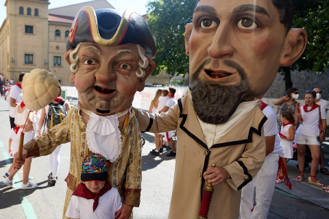 Fotos de la salida de los gigantes de este 13 de julio en San Fermín./