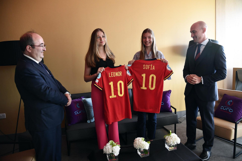 Leonor y Sofía acudieron a Londres para presenciar el partido de España ante Dinamarca de la Eurocopa 2022.