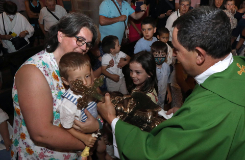 Bendición de San Miguel de Aralar a los niños