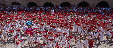 Fotos del cohete de las fiestas de Puente la Reina.