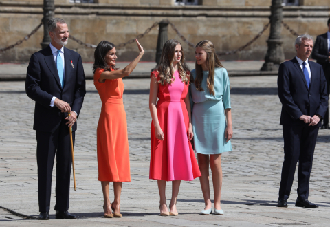 Los reyes, la princesa de Asturias y la infanta Sofía asisten a la ofrenda al apóstol Santiago