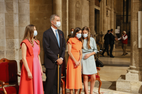 Los reyes, la princesa de Asturias y la infanta Sofía asisten a la ofrenda al apóstol Santiago