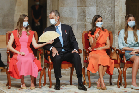 Los reyes, la princesa de Asturias y la infanta Sofía asisten a la ofrenda al apóstol Santiago