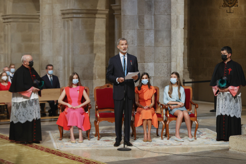 Los reyes, la princesa de Asturias y la infanta Sofía asisten a la ofrenda al apóstol Santiago