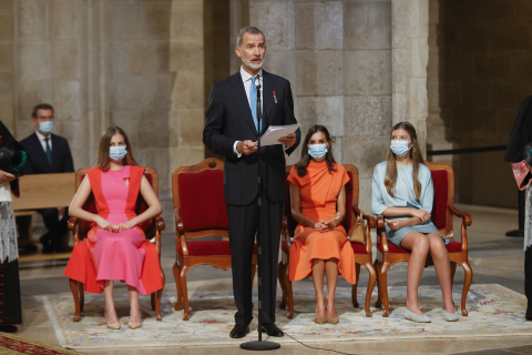 Los reyes, la princesa de Asturias y la infanta Sofía asisten a la ofrenda al apóstol Santiago