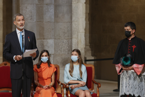 Los reyes, la princesa de Asturias y la infanta Sofía asisten a la ofrenda al apóstol Santiago