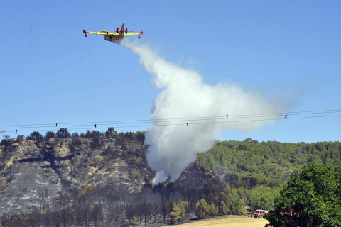 Fotos del segundo día de extinción del incendio de Carcastillo.