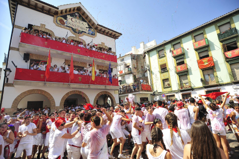 Lanzamiento del cohete de fiestas de Funes