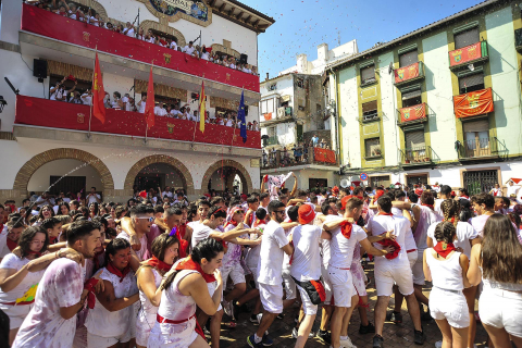 Lanzamiento del cohete de fiestas de Funes