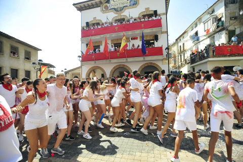 Lanzamiento del cohete de fiestas de Funes