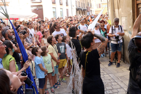 Performance 'Tentere nublo' por las calles de Tudela