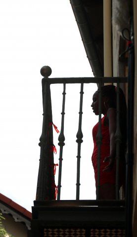 Performance 'Tentere nublo' por las calles de Tudela