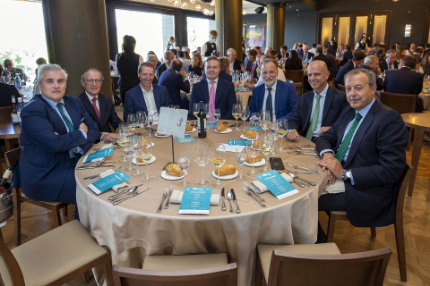 Tito Navarro, Aladino Colín, Michel Elizalde, Alberto Larraya, José Ignacio Pérez de Albéniz, César Arraiza y Pablo Sanz./