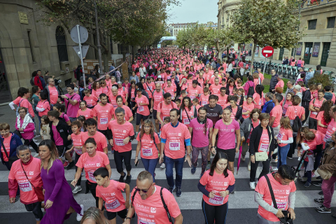 Imágenes de la XI Carrera Solidaria contra el Cáncer de Mama en Pamplona