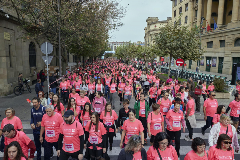 Imágenes de la XI Carrera Solidaria contra el Cáncer de Mama en Pamplona
