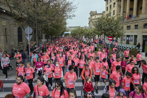 Imágenes de la XI Carrera Solidaria contra el Cáncer de Mama en Pamplona