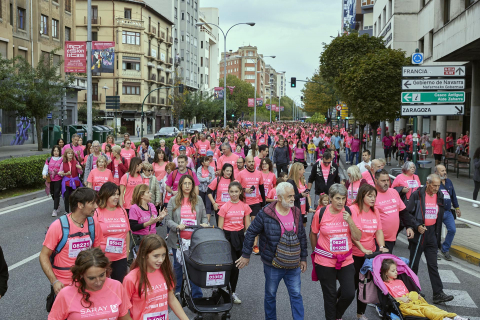Imágenes de la XI Carrera Solidaria contra el Cáncer de Mama en Pamplona