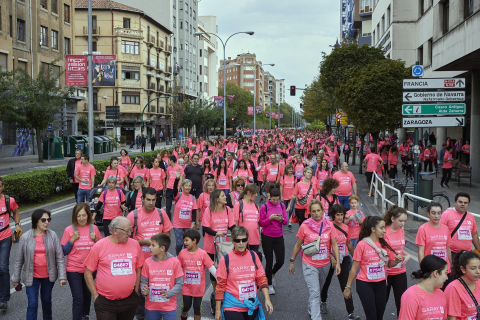 Imágenes de la XI Carrera Solidaria contra el Cáncer de Mama en Pamplona