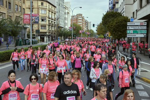Imágenes de la XI Carrera Solidaria contra el Cáncer de Mama en Pamplona