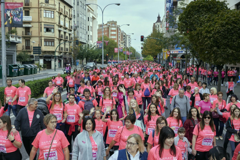 Imágenes de la XI Carrera Solidaria contra el Cáncer de Mama en Pamplona