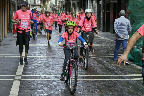 Imágenes de la XI Carrera Solidaria contra el Cáncer de Mama en Pamplona