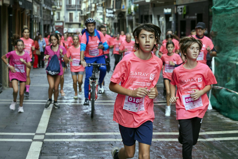 Imágenes de la XI Carrera Solidaria contra el Cáncer de Mama en Pamplona
