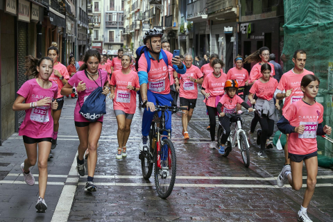 Imágenes de la XI Carrera Solidaria contra el Cáncer de Mama en Pamplona