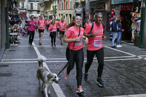 Imágenes de la XI Carrera Solidaria contra el Cáncer de Mama en Pamplona