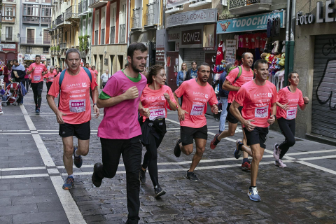 Imágenes de la XI Carrera Solidaria contra el Cáncer de Mama en Pamplona