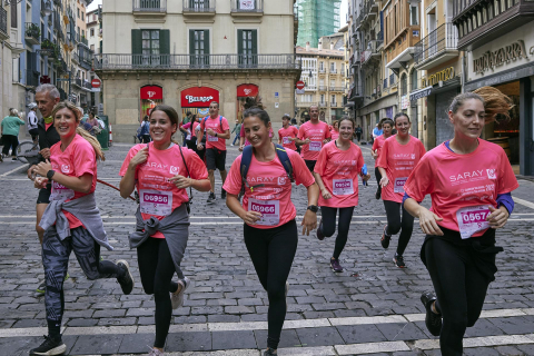 Imágenes de la XI Carrera Solidaria contra el Cáncer de Mama en Pamplona