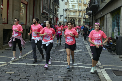 Imágenes de la XI Carrera Solidaria contra el Cáncer de Mama en Pamplona