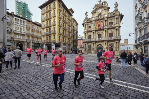 Imágenes de la XI Carrera Solidaria contra el Cáncer de Mama en Pamplona