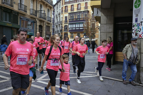 Imágenes de la XI Carrera Solidaria contra el Cáncer de Mama en Pamplona