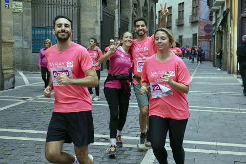 Imágenes de la XI Carrera Solidaria contra el Cáncer de Mama en Pamplona