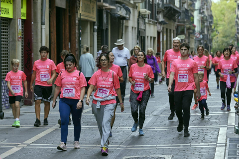 Imágenes de la XI Carrera Solidaria contra el Cáncer de Mama en Pamplona