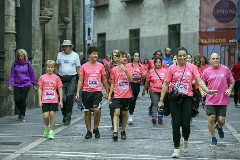Imágenes de la XI Carrera Solidaria contra el Cáncer de Mama en Pamplona