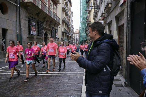 Imágenes de la XI Carrera Solidaria contra el Cáncer de Mama en Pamplona