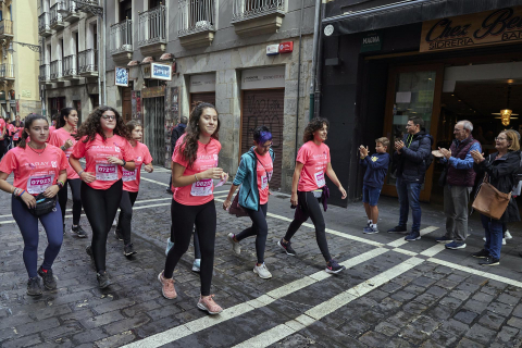Imágenes de la XI Carrera Solidaria contra el Cáncer de Mama en Pamplona