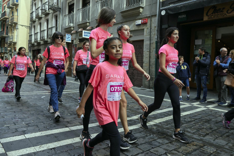 Imágenes de la XI Carrera Solidaria contra el Cáncer de Mama en Pamplona