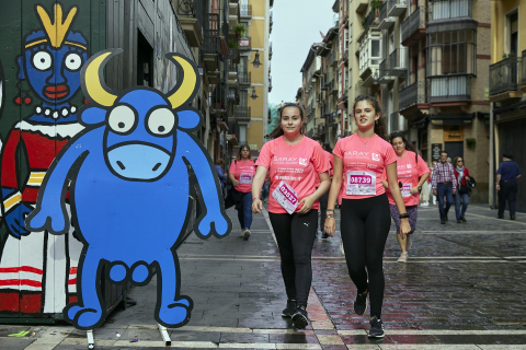 Imágenes de la XI Carrera Solidaria contra el Cáncer de Mama en Pamplona