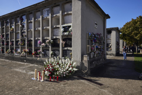 Fotos del día de Todos los Santos en el cementerio de Pamplona.