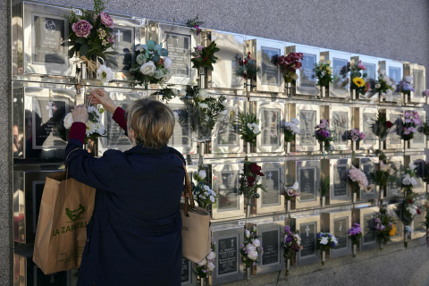 Fotos del día de Todos los Santos en el cementerio de Pamplona.